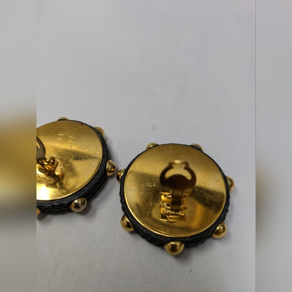 Vintage Chanel CC Leather Earrings #792 - Picture 4 of 10